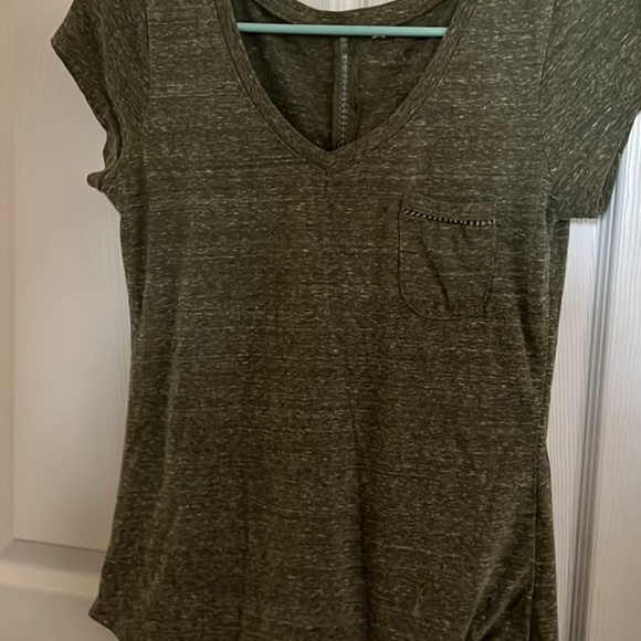 Green v-neck tee - Picture 1 of 3
